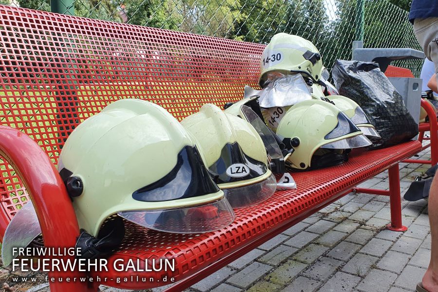 29 Helme für von Hochwasserkatastrophe betroffene Feuerwehr